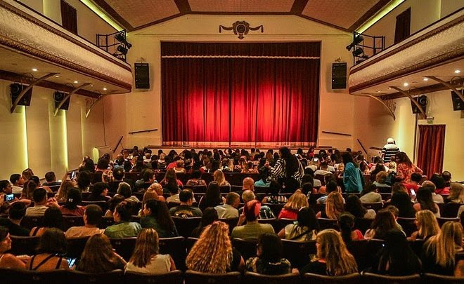 NOTICIAS ESCOBAR: TEATRO SEMINARI